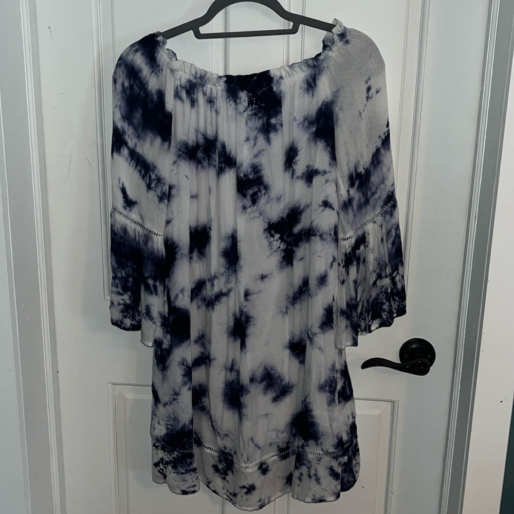 Navy and white midi dress with flowy sleeves - size medium - lined underneath